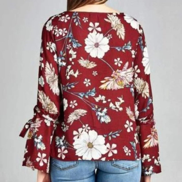 Renee C Floral Bell Sleeve Red Top Blouse NWT - Picture 2 of 2